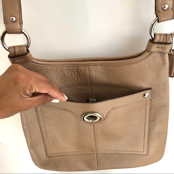 [Coach] METALLIC ROSE GOLD SHOULDER BAG - Picture 5 of 6